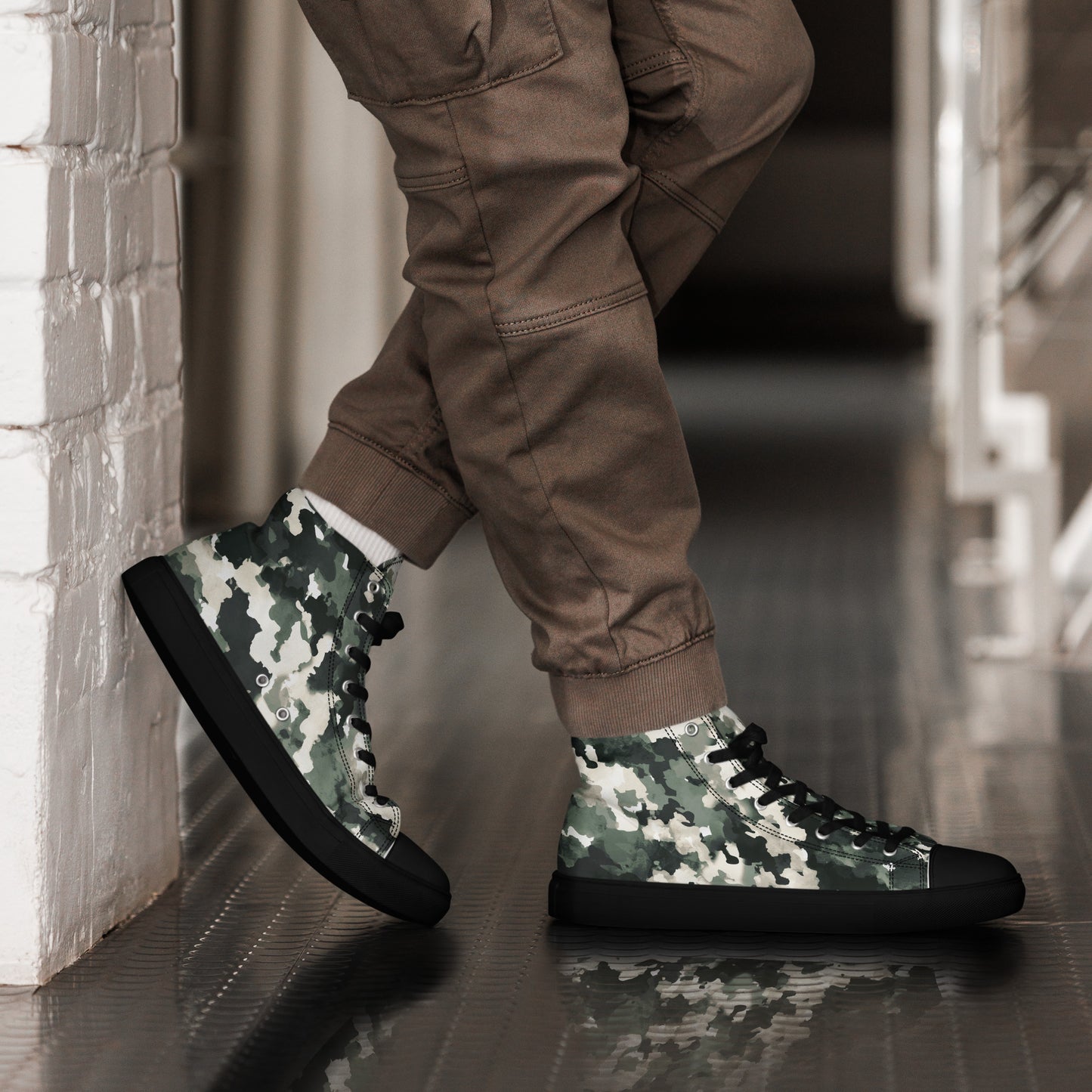 Men’s high top canvas shoes
