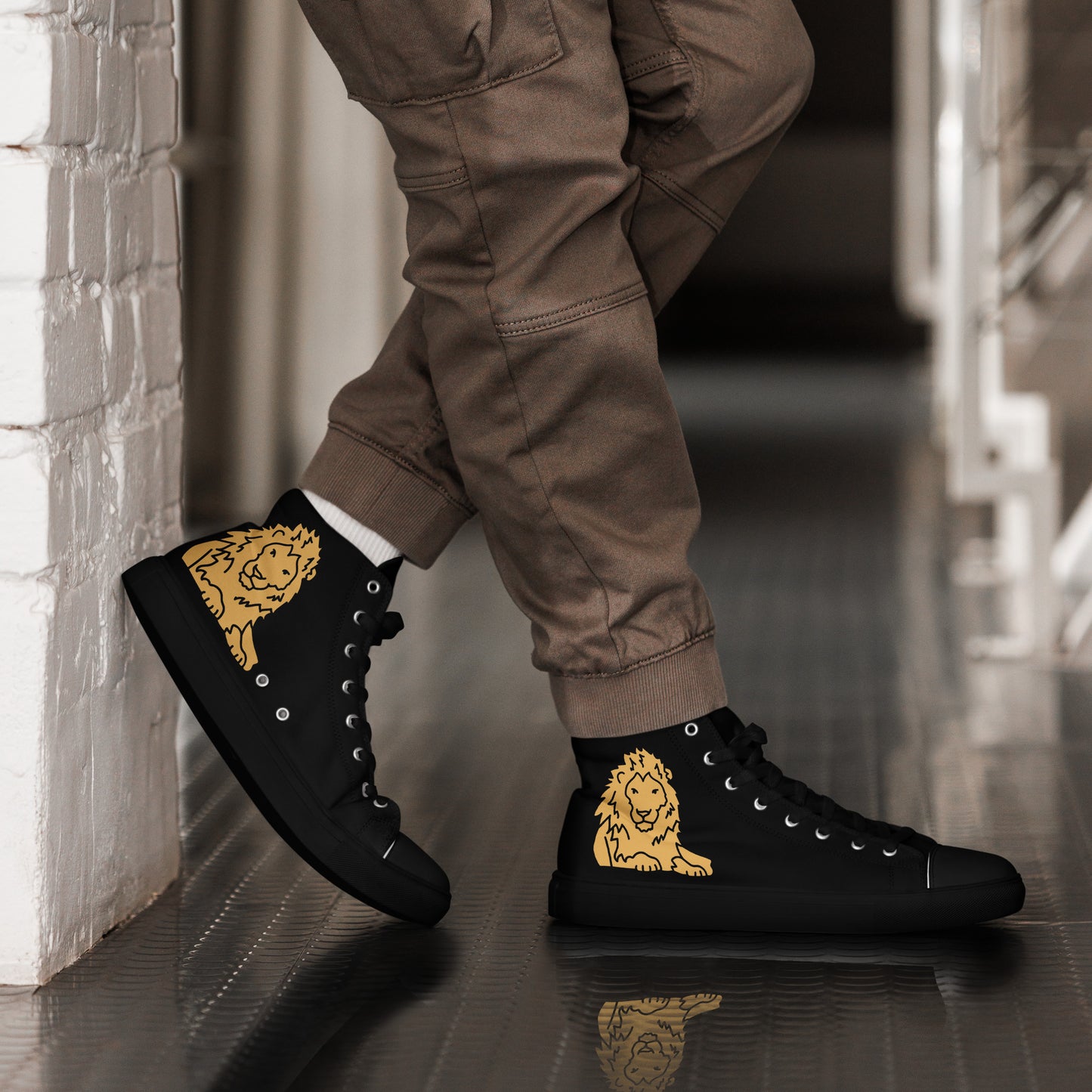 Men’s high top canvas shoes