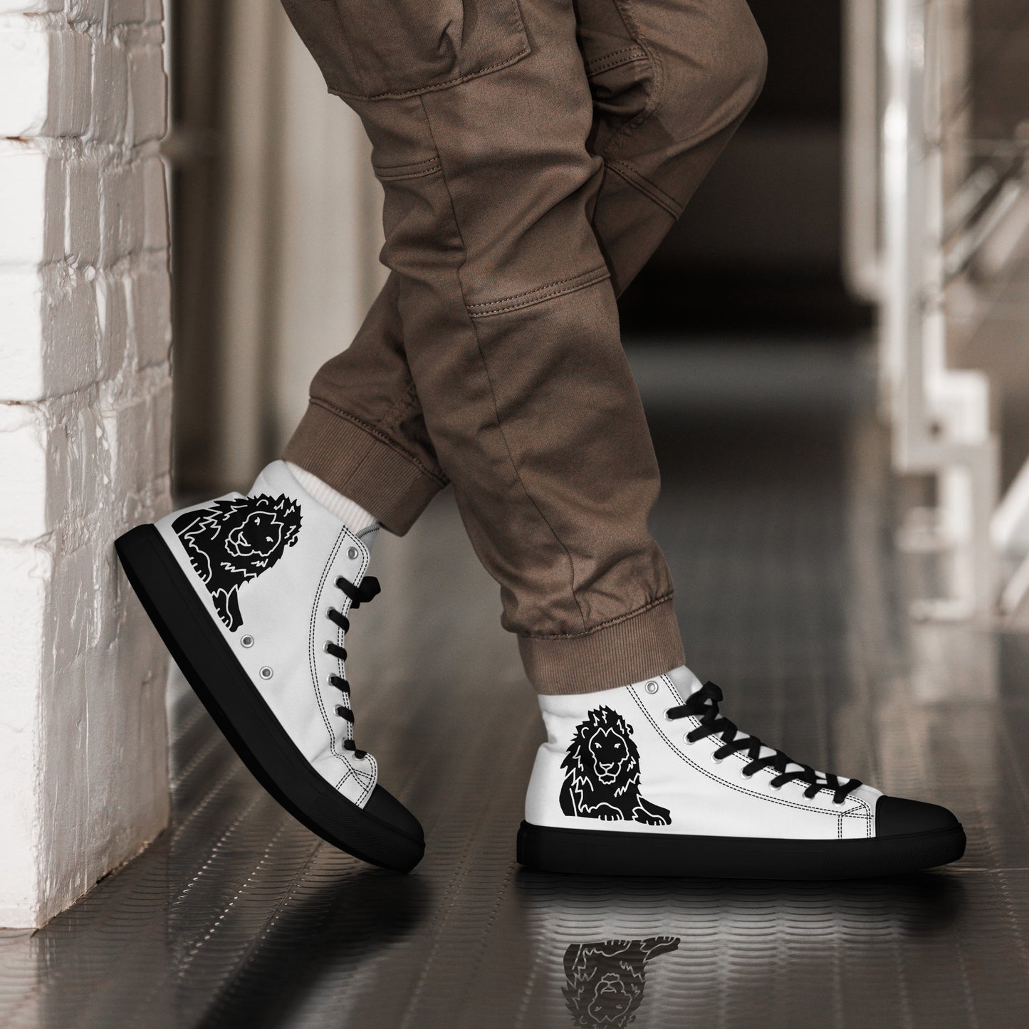 Men’s high top canvas shoes