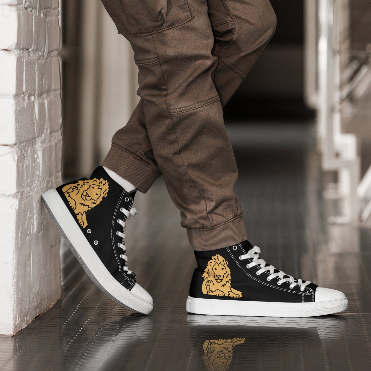 Men’s high top canvas shoes